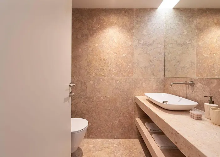 Scenic River-view T1 By Lisbeyond Apartman