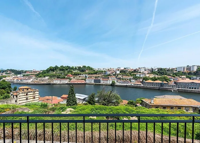 Scenic River-view T1 By Lisbeyond *