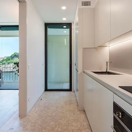 Scenic River-view T1 By Lisbeyond *